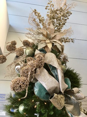 seasonal holiday decorating routine