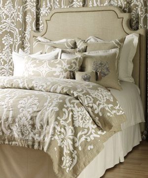 Essential Home Furniture and Accessories to Add to Your Wedding Registry
